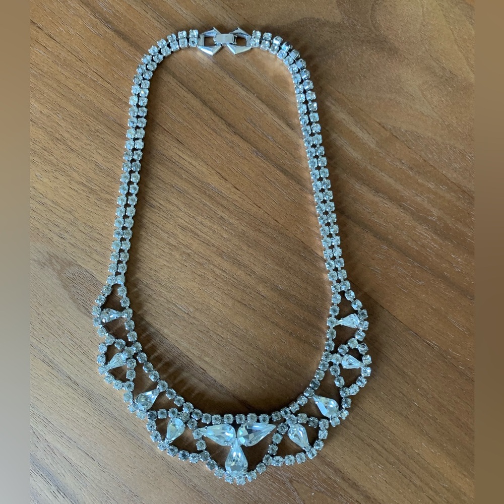 Vintage Continental Elegant Silver Rhinestone Necklace. Silvertone. Perfect!